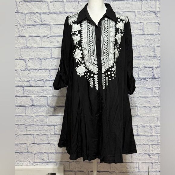 Savanna Jane Embroidered Front Floral Back Swing Mini Dress Small NWT - Picture 2 of 16